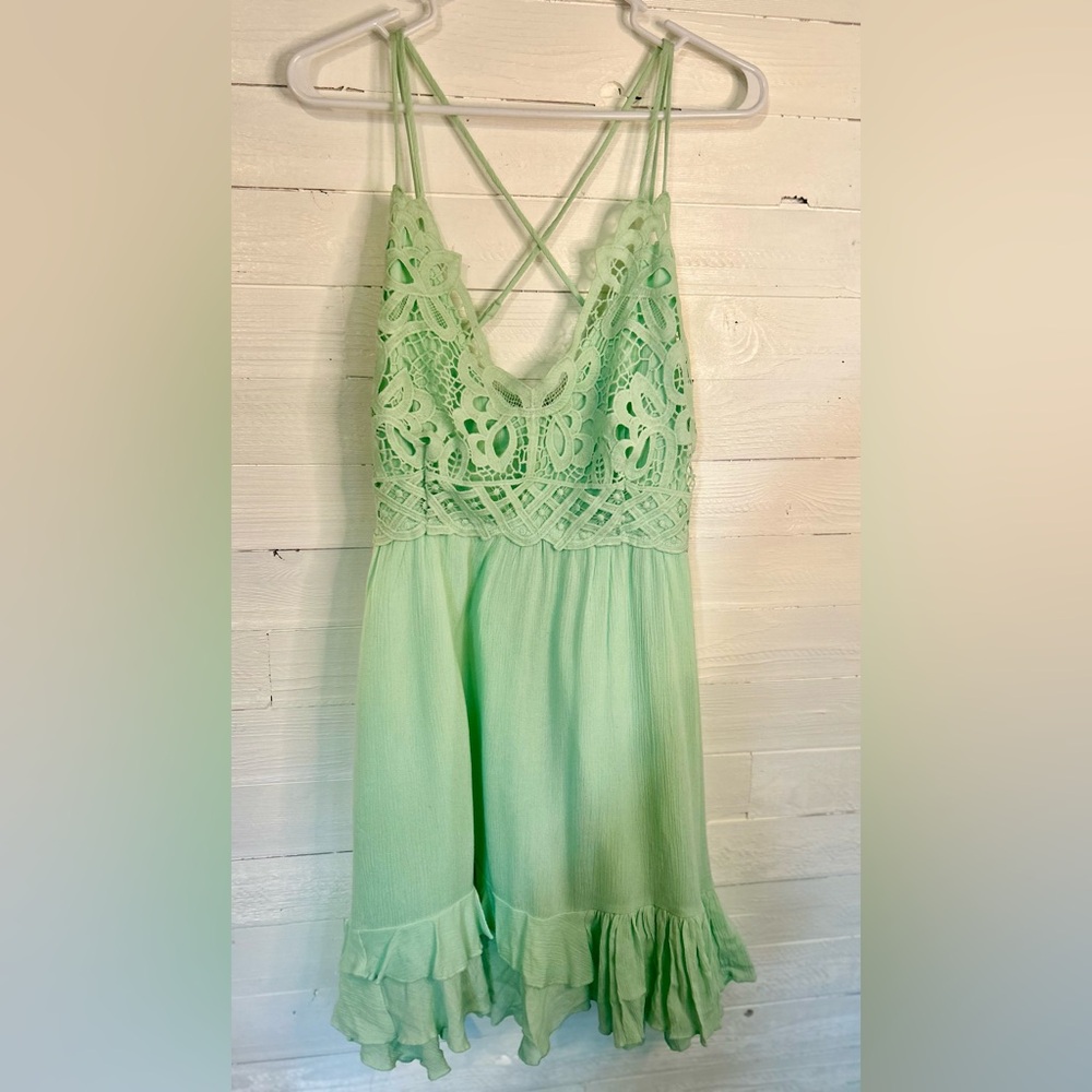 NWOT Chelsea & Violet light green mini dress, women’s size medium. - Picture 2 of 6